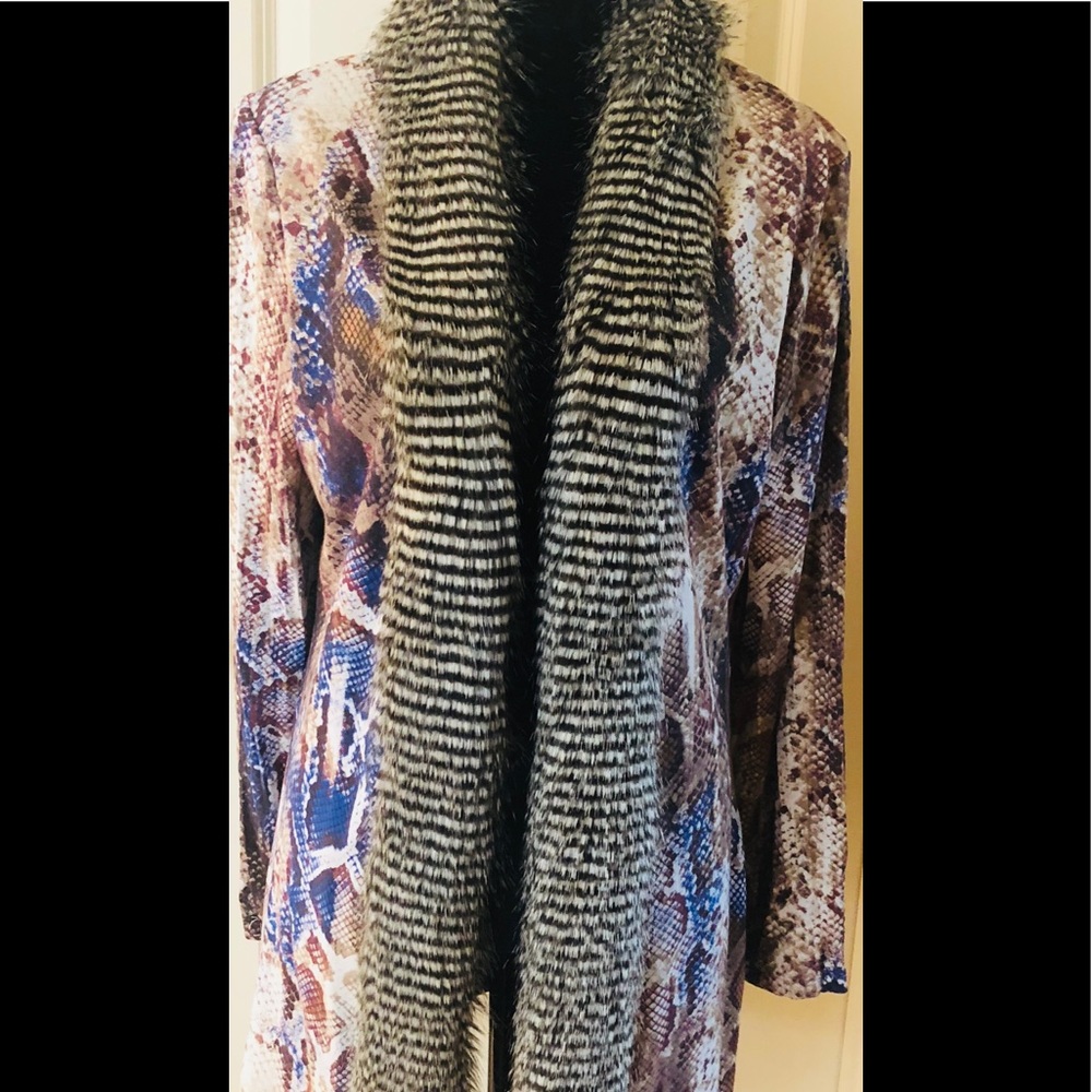 Snake print jacket w fur collar
